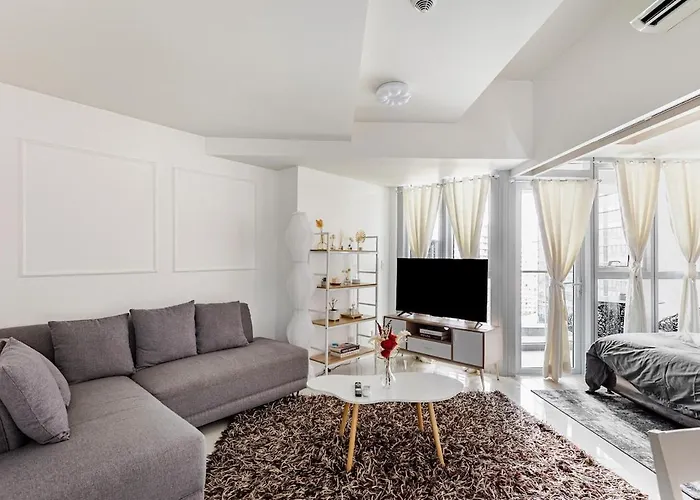 Bgc Premium 1br With Balcony Fast 600 Mbps Fibre Manila